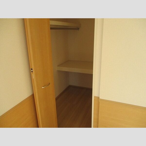 マノワール　ブリーズ(manoir brise)　A棟102号室 ウォークインクローゼット