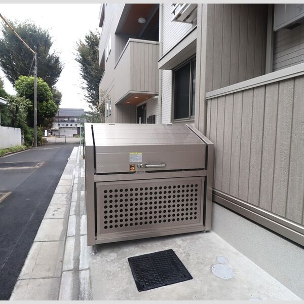 セレスティア坂下 ゴミストッカー