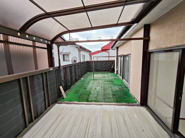 志木　下宗岡2丁目戸建 雨の日でも干せる屋根付きバルコニー