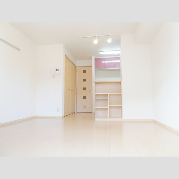 コンフォール103号室 洋室(バルコニー側から)