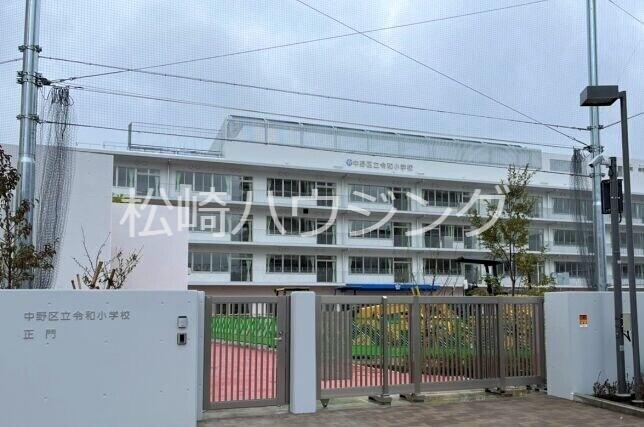 島マンション1階 中野区立令和小学校