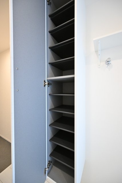 長楽町屋レジデンス2階 靴入