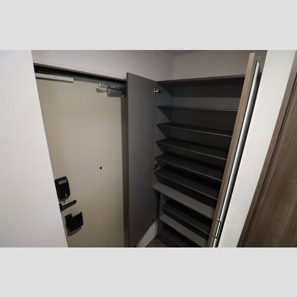 アザレア　A 玄関・シューズボックス