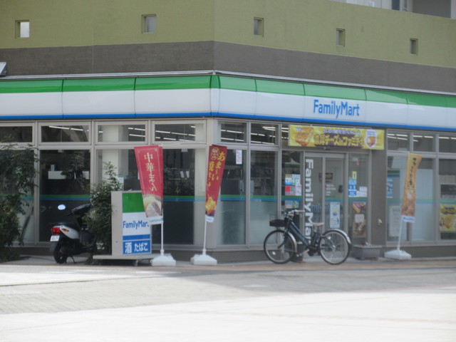 アムールふれあいの丘0701号室 【コンビニエンスストア】ファミリーマート都筑ふれあいの丘駅前店まで173ｍ