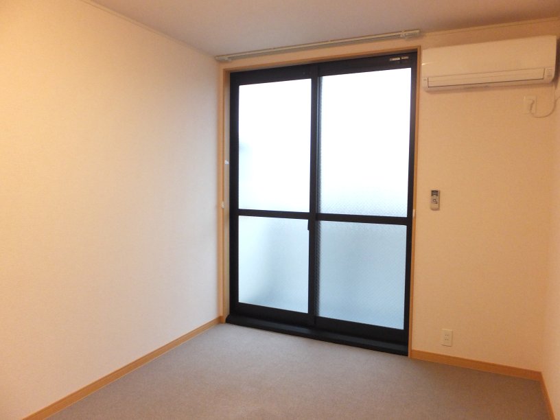 レオパレスリョーヒーナ304号室 カーペット仕様