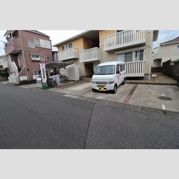グランドソレーユ 駐車場