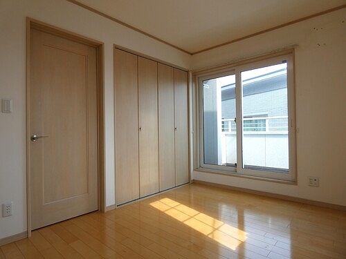 三鷹市中原２丁目戸建（ウエスト） 洋室約6.0畳