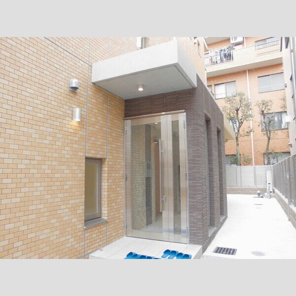 Maison Jaune　 エントランス