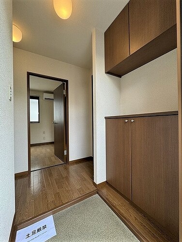 メゾン吉祥2階 玄関からの廊下　※前回募集時2024年6月撮影