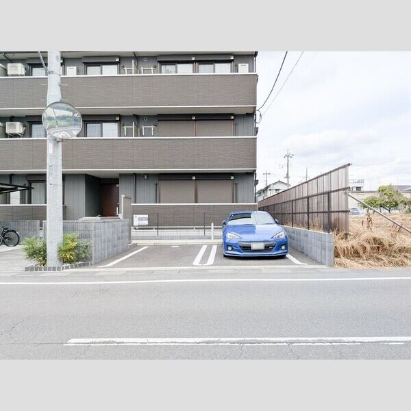 アリュール 駐車場