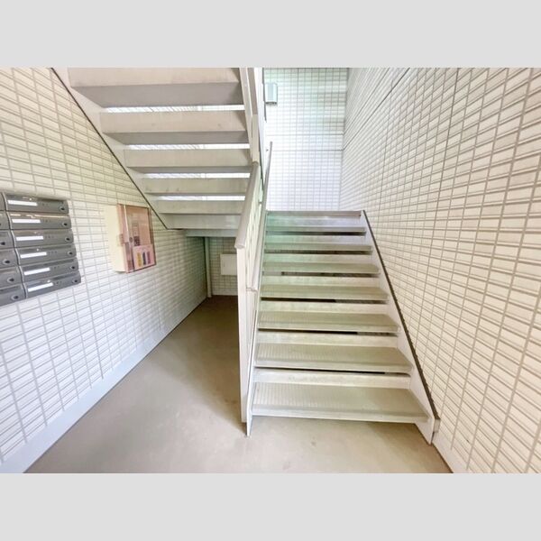 エルミタージュ・アン ロビーから階段