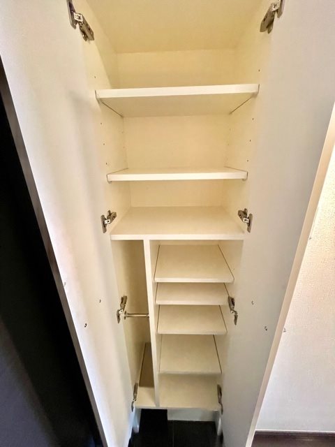 レジディア中村橋2階 収納