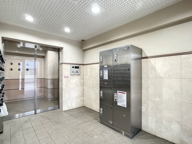 スカイコート新宿御苑前3階 エントランス