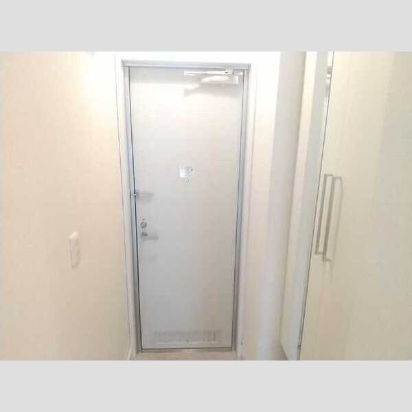 ジャルディネット102号室 玄関