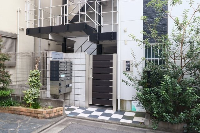 メゾン・ド・ソレイユ大島2階 エントランス