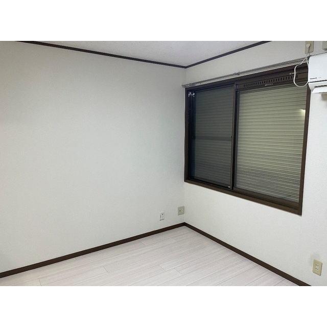 ベルゾーネ保土ヶ谷202号室 リビング