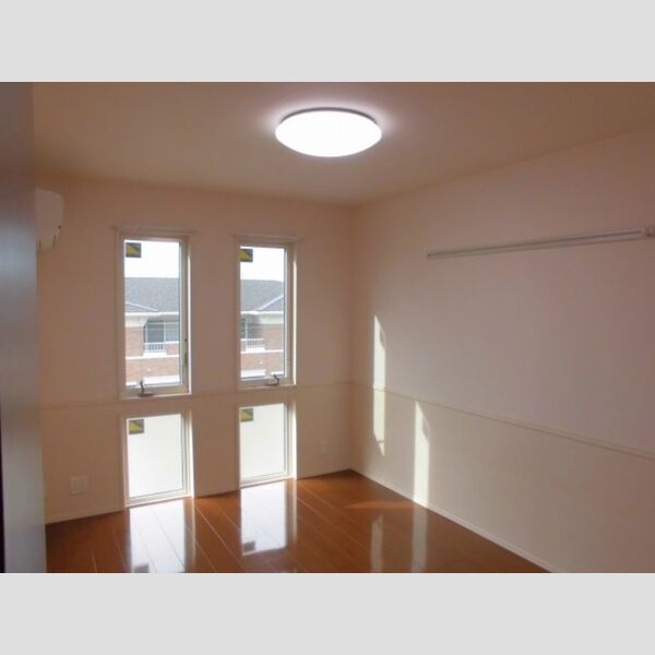 メゾンハーモニー205号室 居室