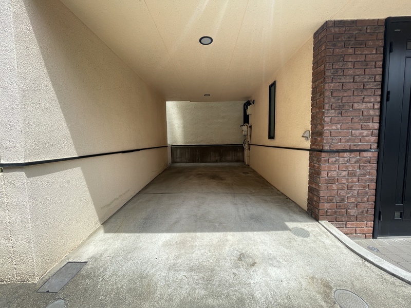 世田谷区北沢 戸建 駐車場