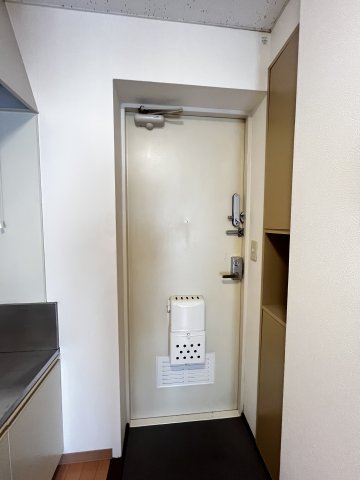 ウィンドテラス南行徳0302号室 玄関