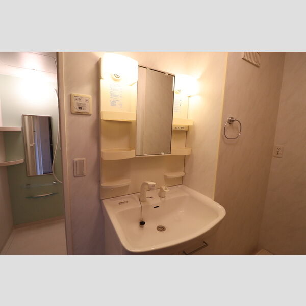 リヴェール星久喜 洗髪洗面化粧台