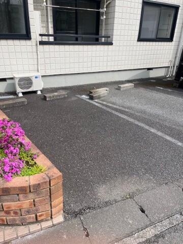 メゾンアゼリア1階 駐車場