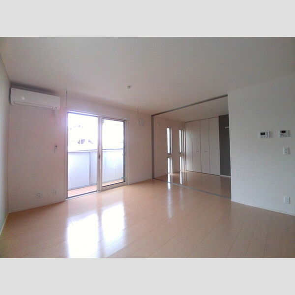 コーポミナモトⅢ リビングから洋室への眺め