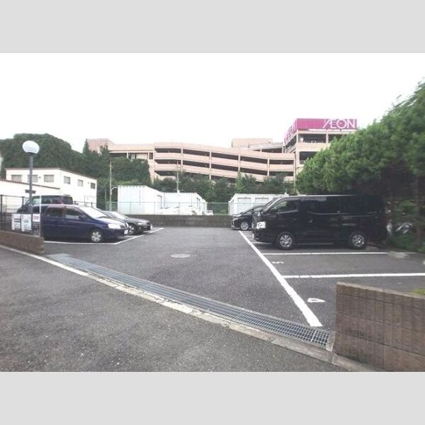 ドエル本町 駐車場