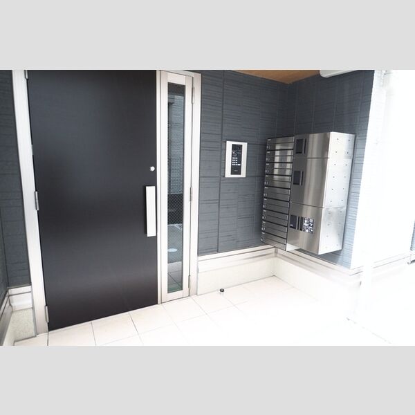 ルリアン西寺尾Ⅰ101号室 エントランス