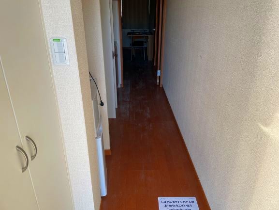 レオパレスセイクレッドヒルズ 玄関