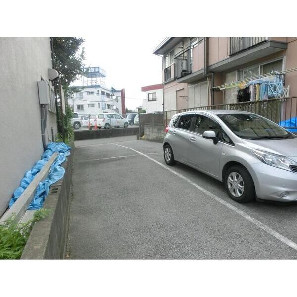 第二東習ハイツ 駐車場