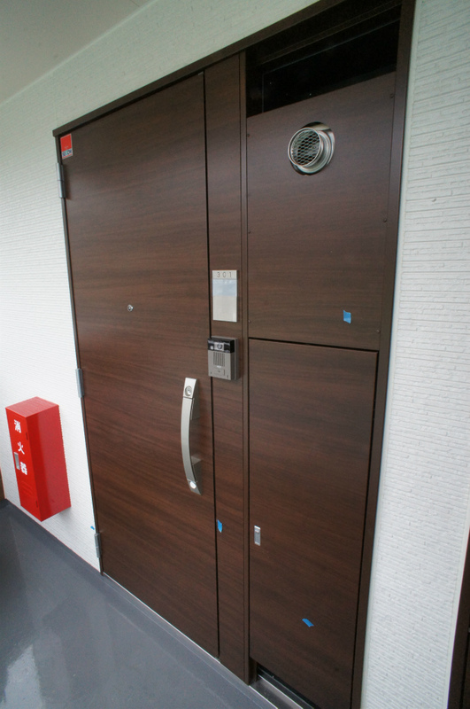 リブリ・アザリア 玄関扉