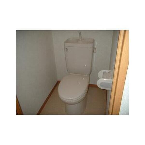 ラ・フルール芹ヶ谷104号室 トイレ