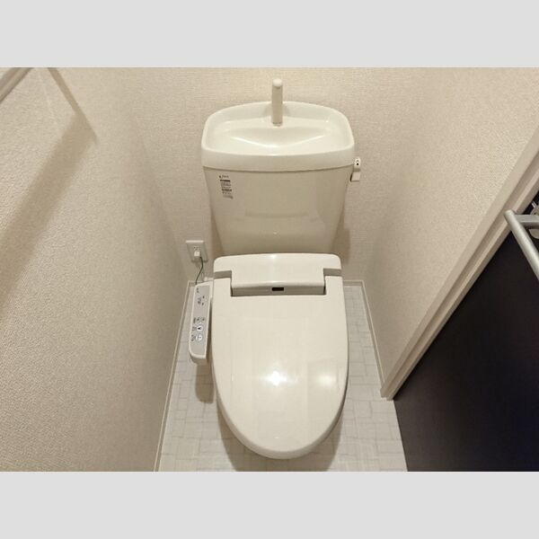 ヘリオス吉川美南　アレス 温水洗浄暖房便座トイレ