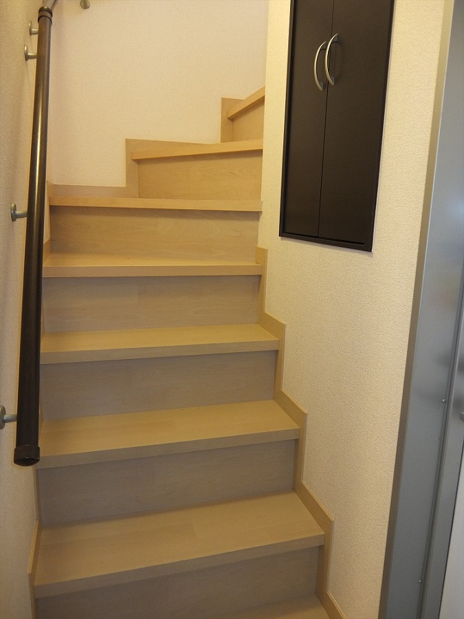 レオネクストコンフォート安行原103号室 一軒家のようなつくりになっています。階段有り。