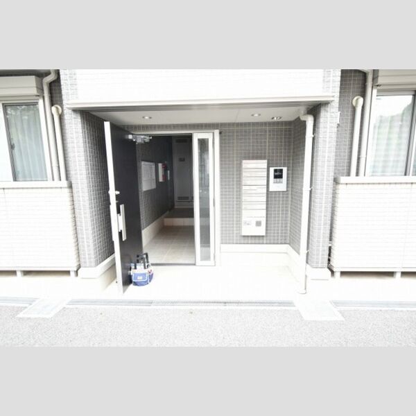 アゼリア エントランス