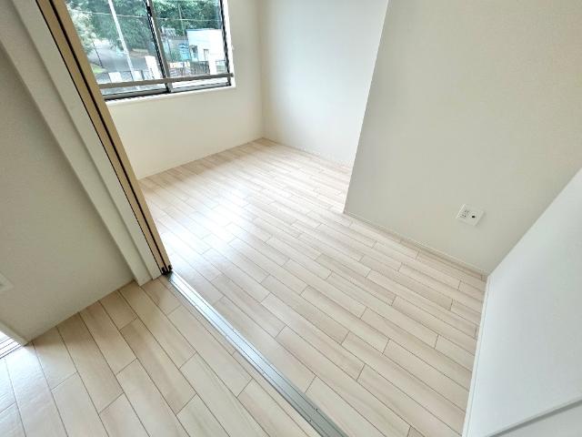 Ｓｍｉｌｅ　ｖｉｌｌａ（スマイル　ヴィラ）202号室 洋室