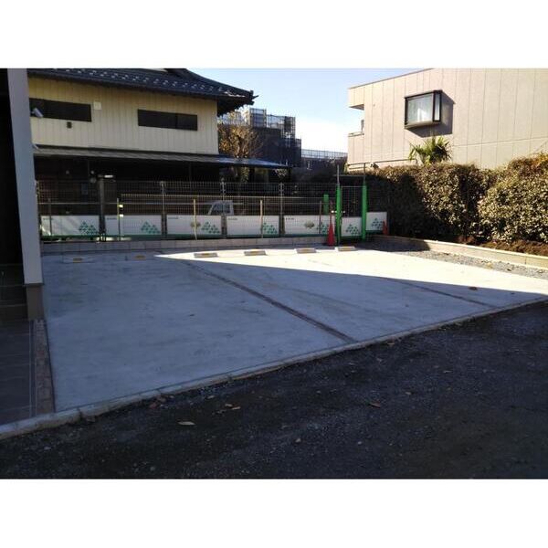 カレ北裏 駐車場