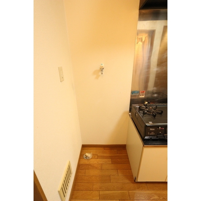 ラークヒル204号室 洗濯機置き場