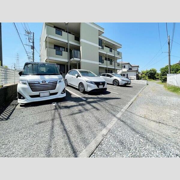 メルベーユ大倉山 駐車場