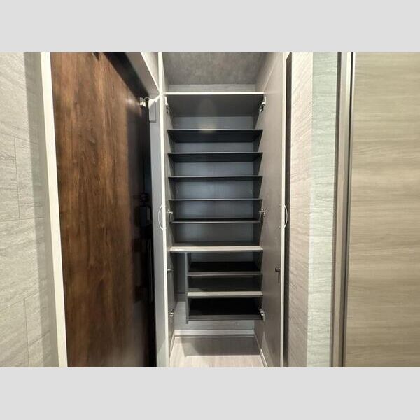 オードリーコート303号室 玄関