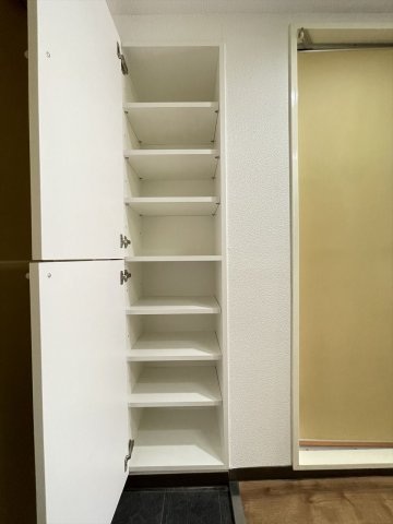 スカイコート鶴見 シューズボックス