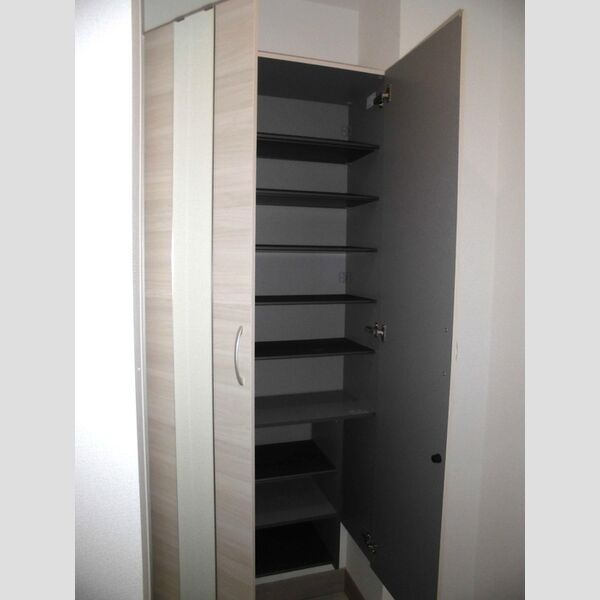 プレジール101号室 玄関