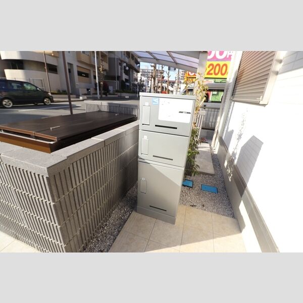 メゾン鶴丸103号室 宅配ボックス