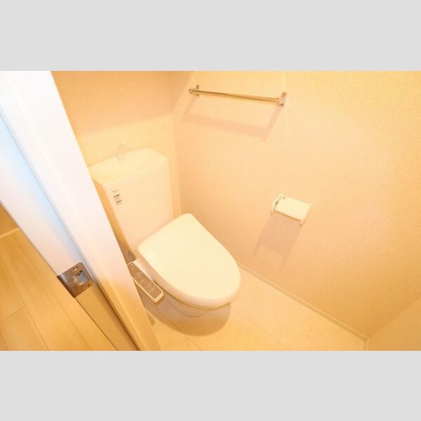 アベニール306号室 トイレ　温水洗浄暖房便座