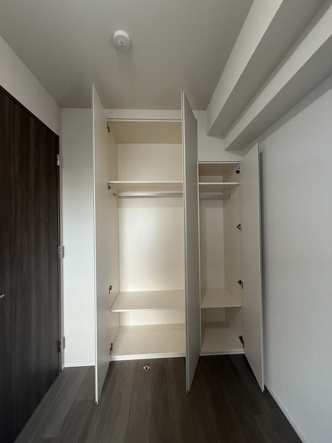 プレディアコート三軒茶屋503号室 洋室収納　2025年10月撮影