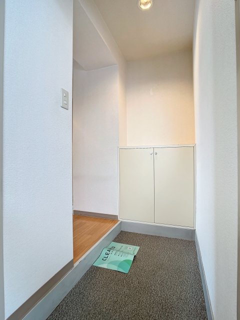 ホーユウコンフォルト岸谷 玄関