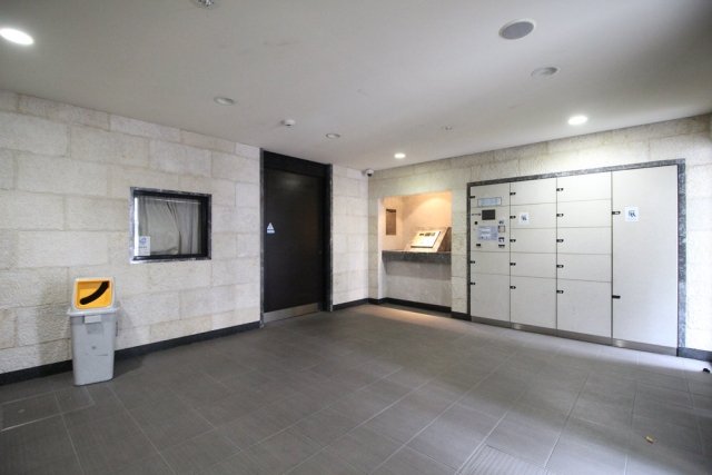 フェニックス芝アストラーレ3階 エントランス