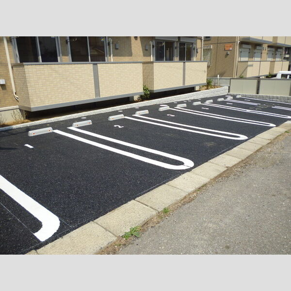 ラヴィーベル　東館 駐車場