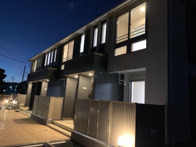 フォルジュ 外観写真（夜）