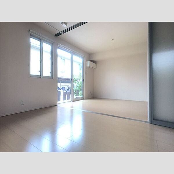 タウンハウス　ロエアス　E031号室 居室